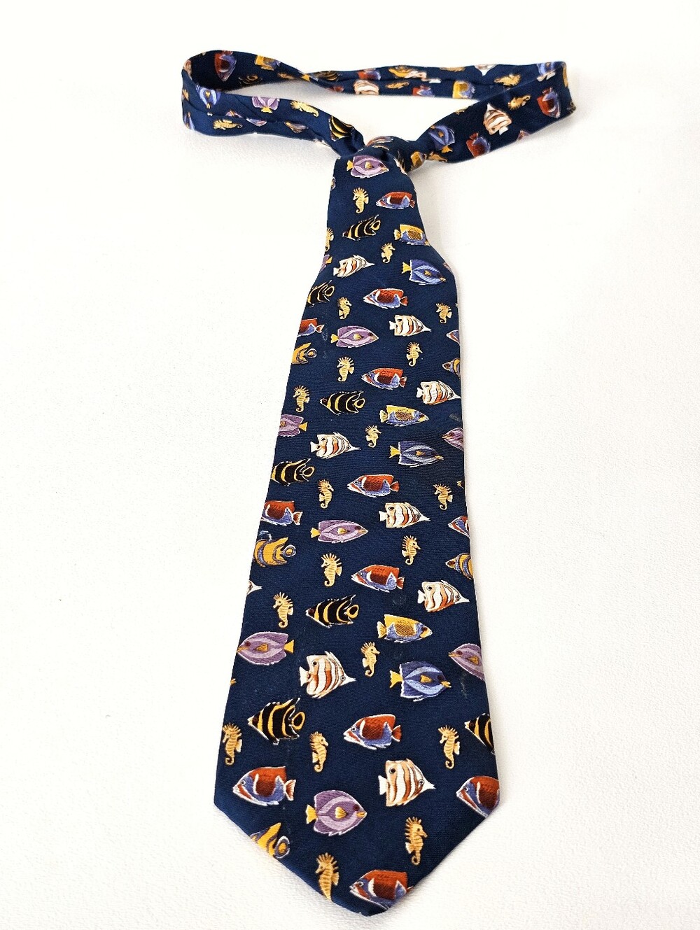 Vintage Alynn Tropical Fish Silk Necktie Navy Blue Aquarium Novelty Tie - Picture 9 of 9